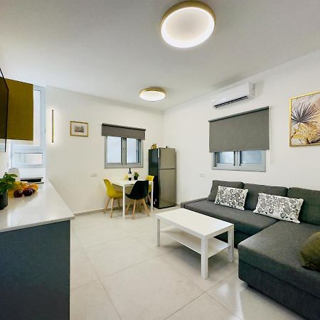 Amazing 2Rooms Apt In Bat Yam - Step By The Beach Exteriör bild